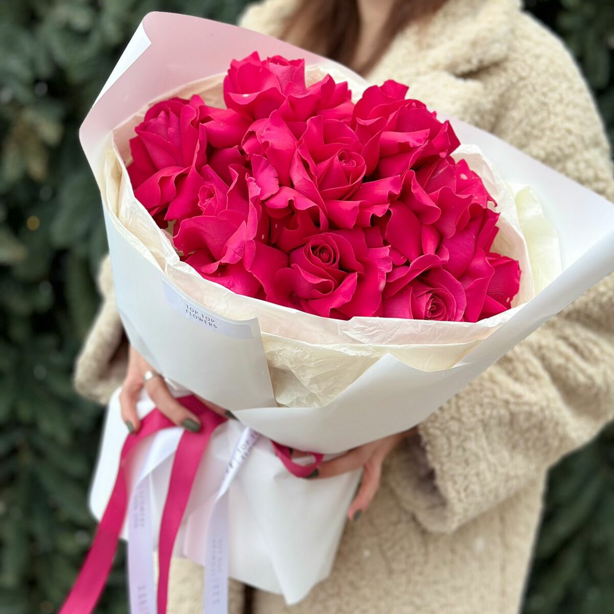 Букет из ярких розовых роз