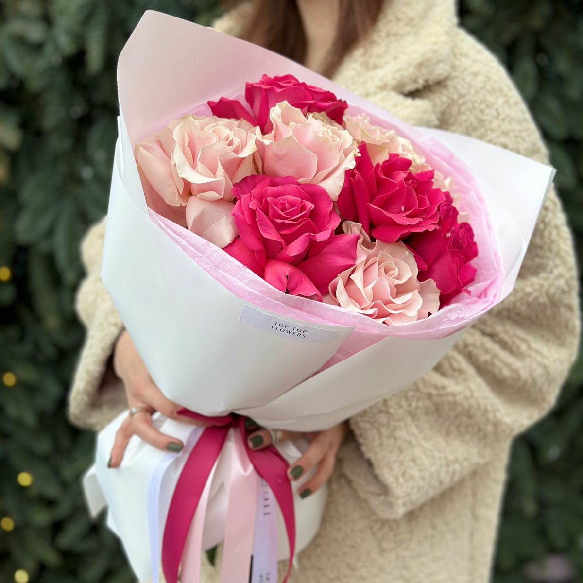 Букет из ярких и нежных розовых роз