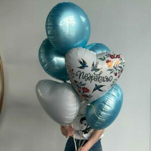 Фонтан воздушных шаров "Поздравляю" в бело-голубой гамме