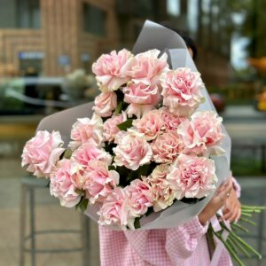 Букет французских розовых роз