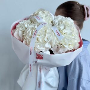 Букет белых гортензий